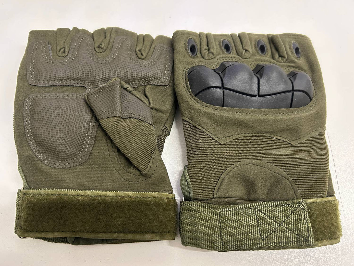 Robusta Halvfingerhandskar: Militärstil för Utomhusaktiviteter!