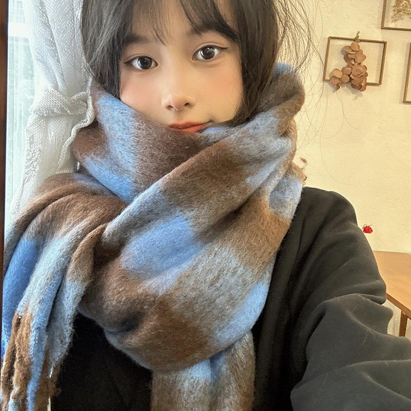 Vinterhalsduk i Mjuk Borstad Textil - Rutigt Mönster för Kalla Dagar