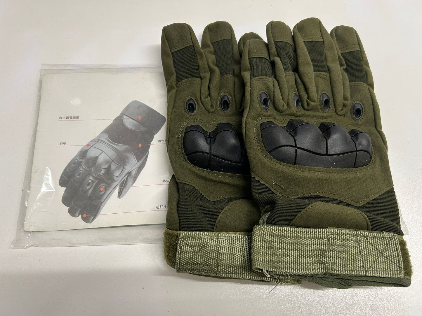 Robusta Fullfingerhandskar: Militärstil för Alla Utmaningar!
