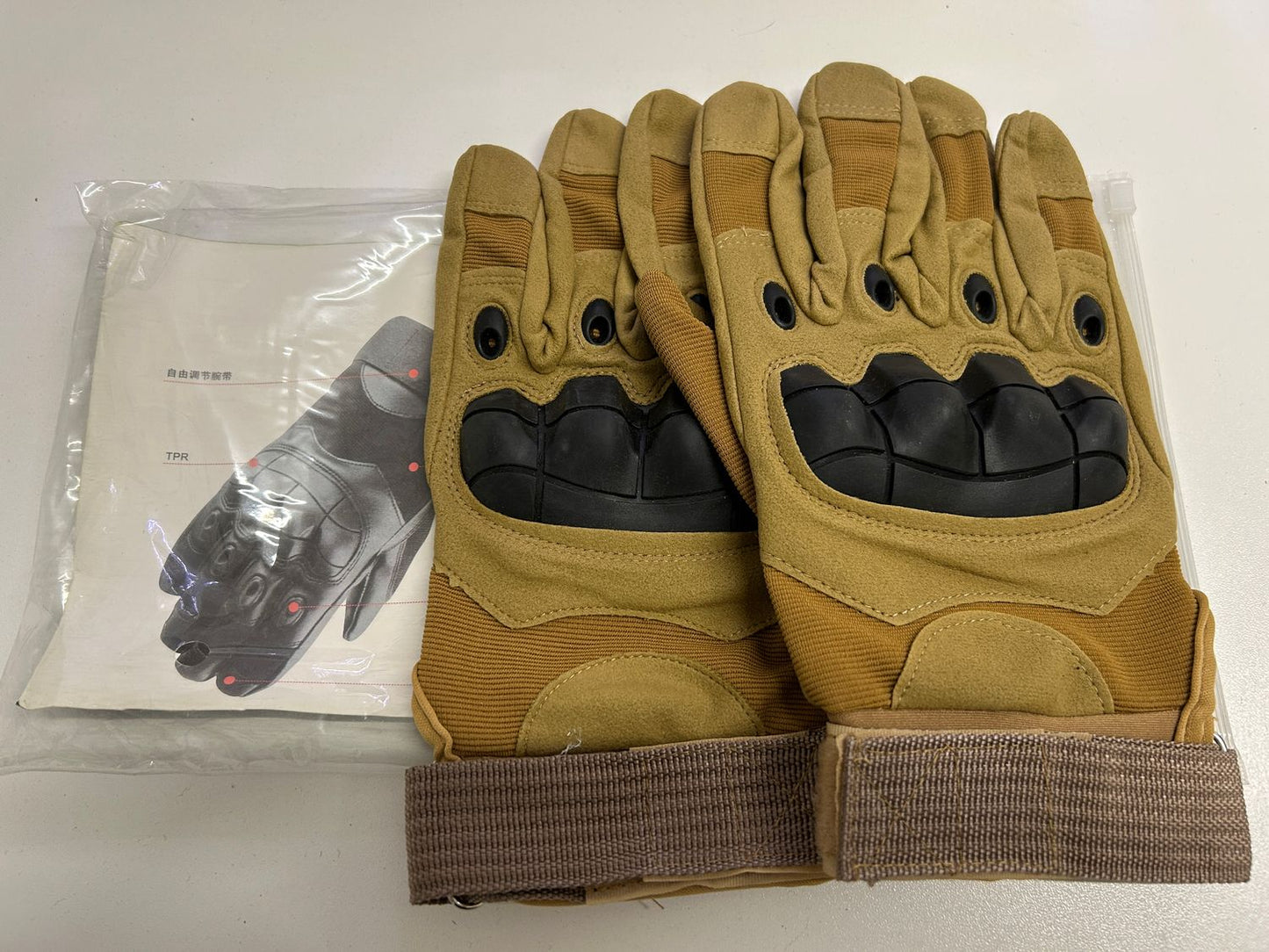 Robusta Fullfingerhandskar: Militärstil för Alla Utmaningar!