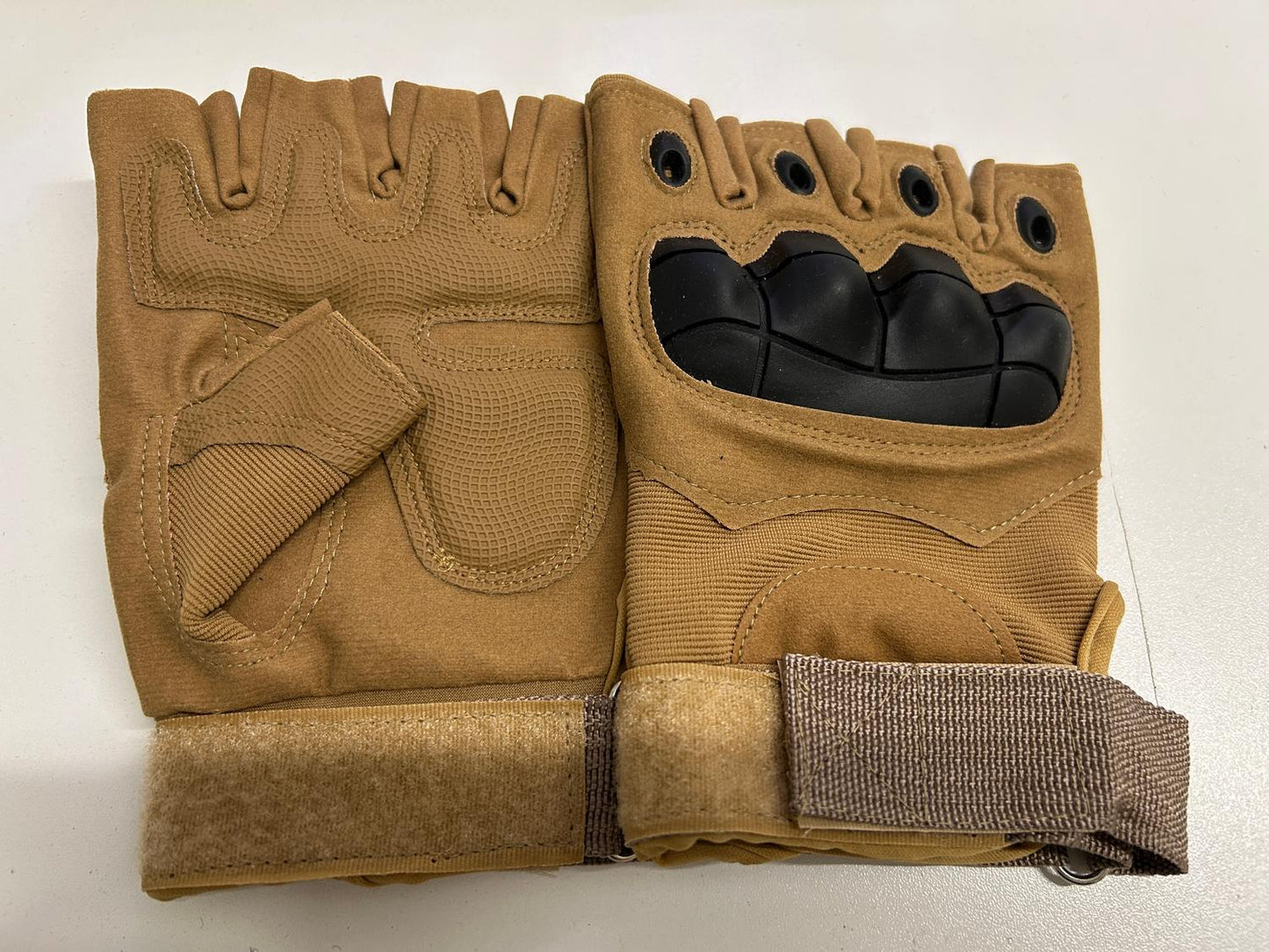 Robusta Halvfingerhandskar: Militärstil för Utomhusaktiviteter!