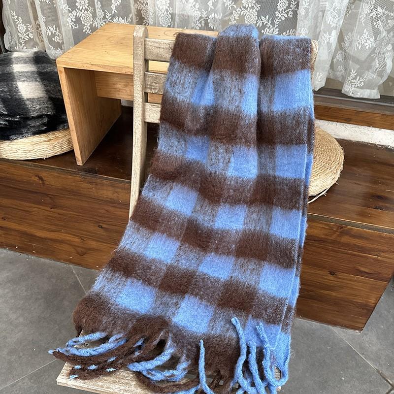 Vinterhalsduk i Mjuk Borstad Textil - Rutigt Mönster för Kalla Dagar