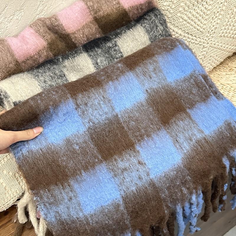 Vinterhalsduk i Mjuk Borstad Textil - Rutigt Mönster för Kalla Dagar