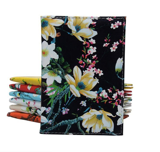 Passplånbok med blommönster