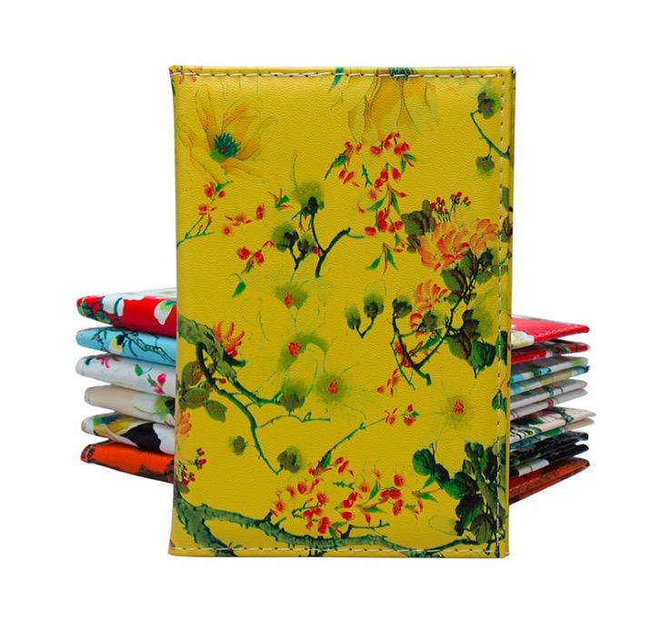 Passplånbok med blommönster