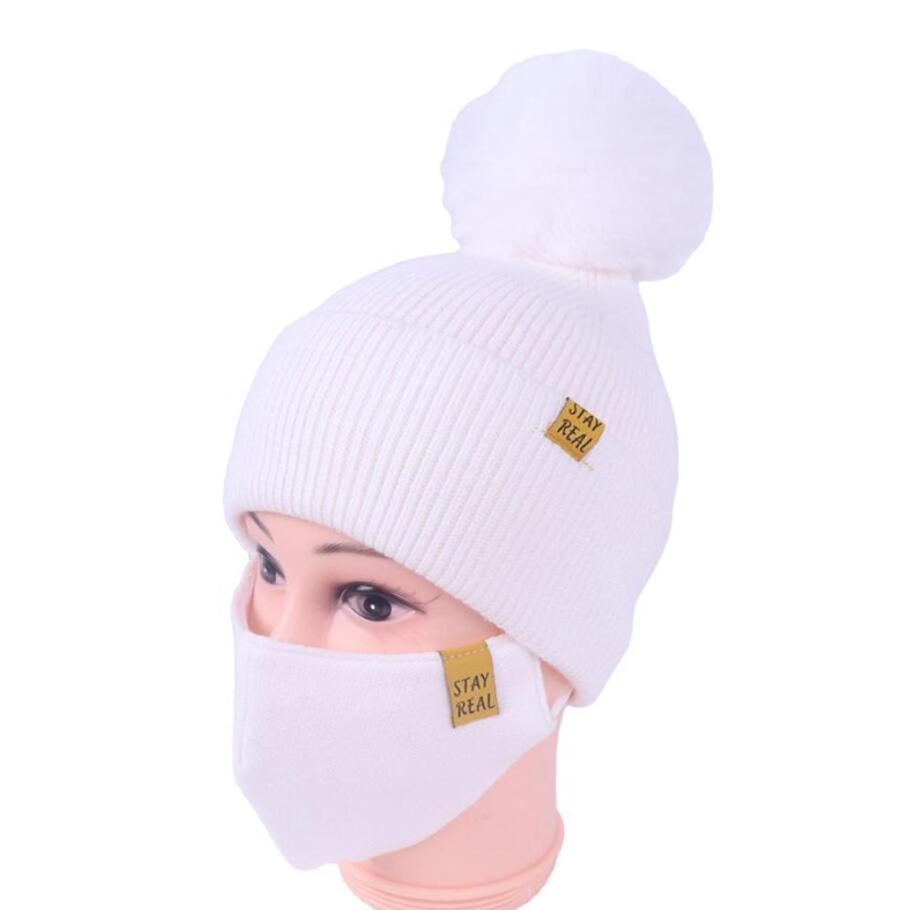 Stickad Mössa med Mask